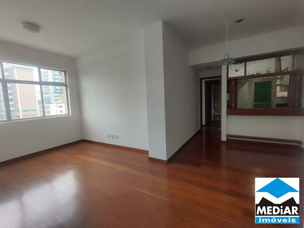 Apartamento à venda com 2 quartos, 75m² - Foto 1