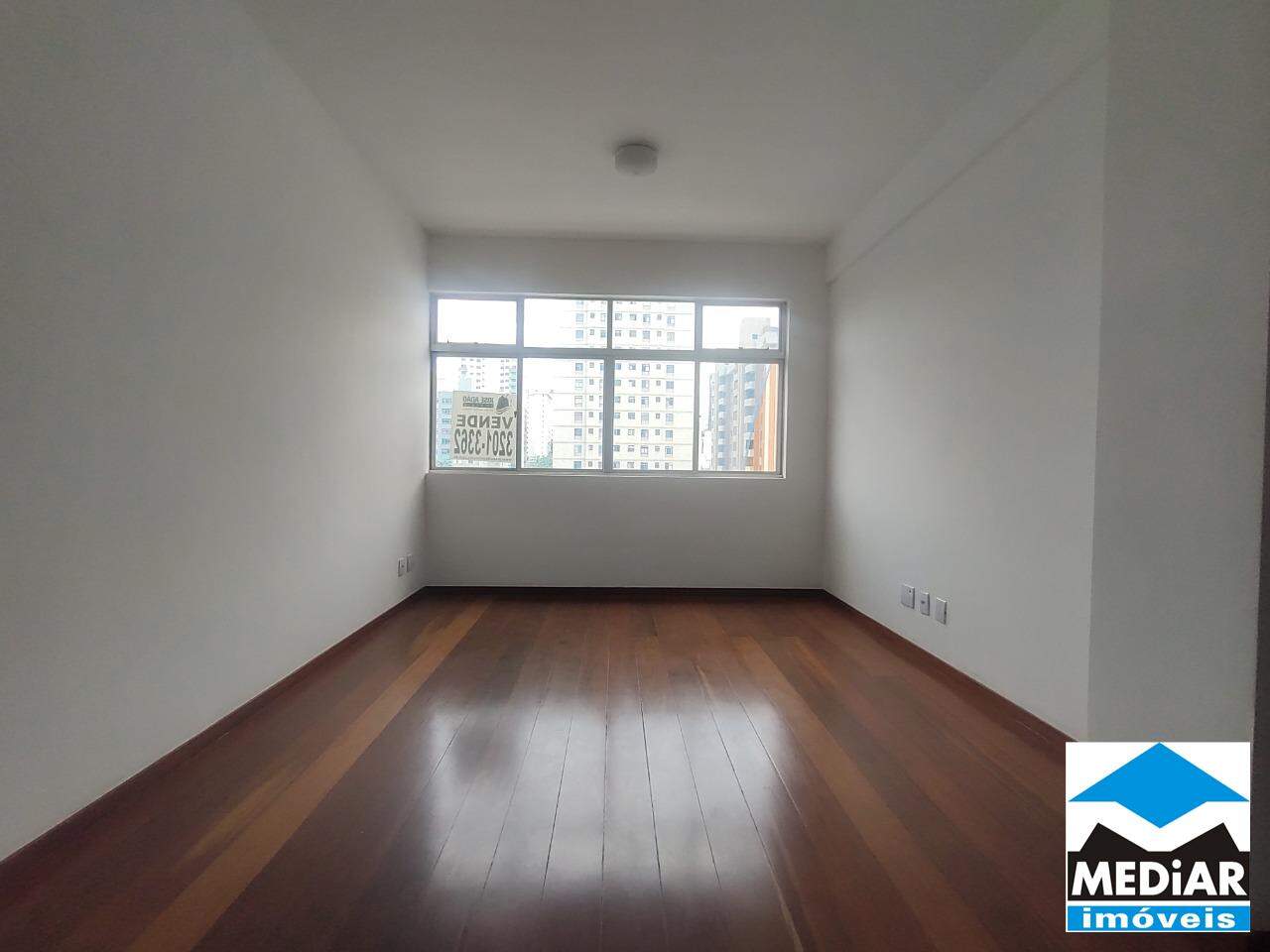 Apartamento à venda com 2 quartos, 75m² - Foto 3