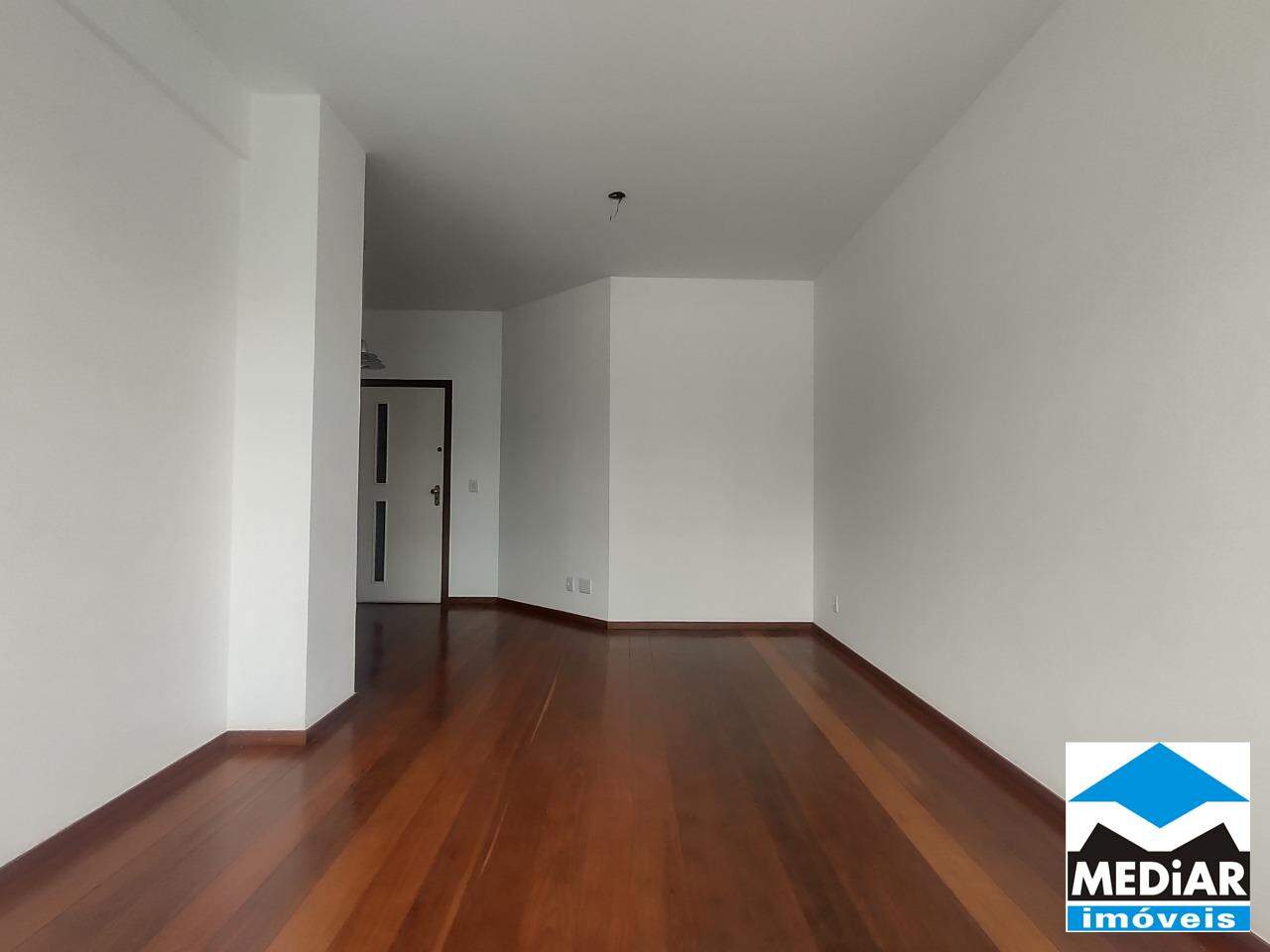 Apartamento à venda com 2 quartos, 75m² - Foto 4