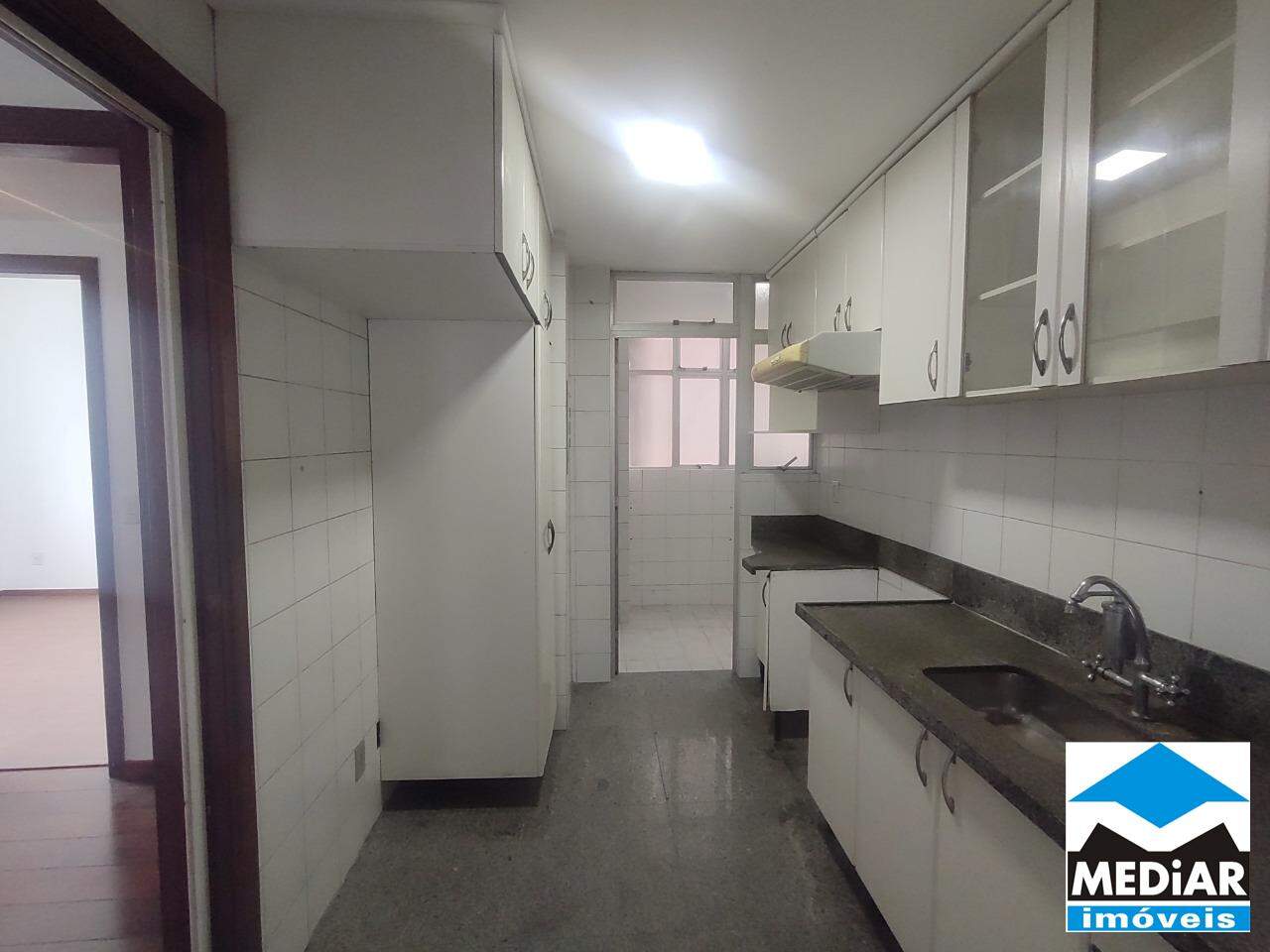 Apartamento à venda com 2 quartos, 75m² - Foto 7