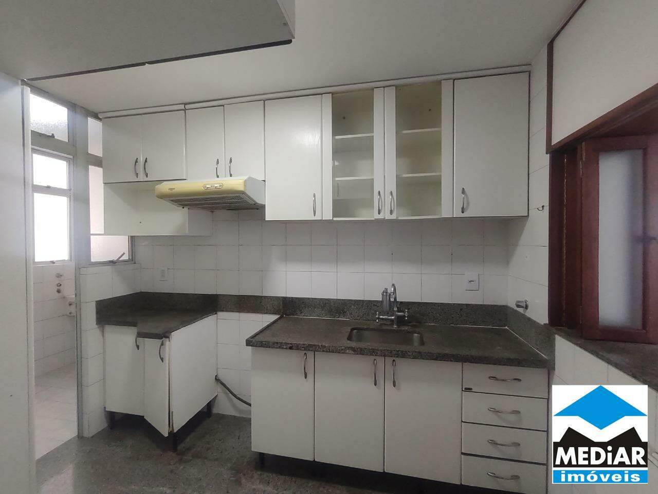 Apartamento à venda com 2 quartos, 75m² - Foto 8