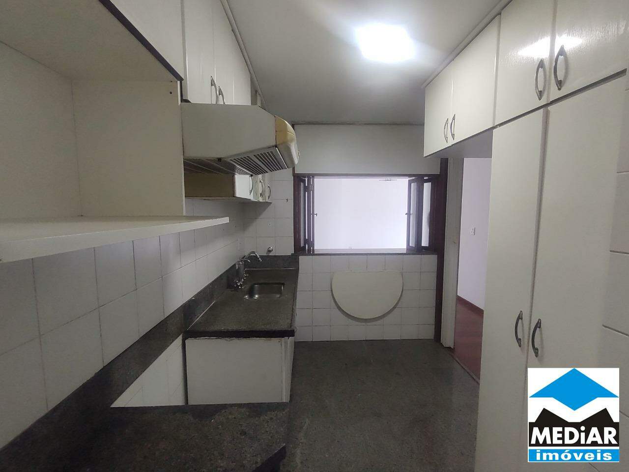 Apartamento à venda com 2 quartos, 75m² - Foto 9