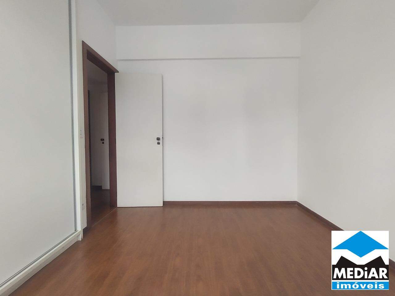 Apartamento à venda com 2 quartos, 75m² - Foto 17