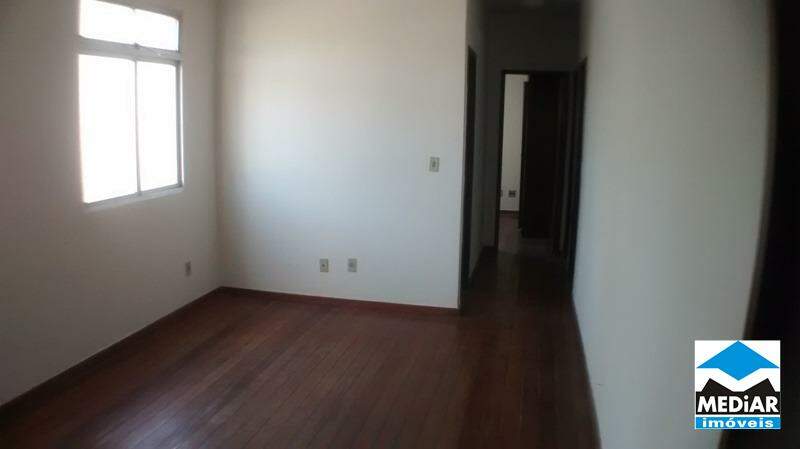 Apartamento à venda com 3 quartos, 70m² - Foto 2