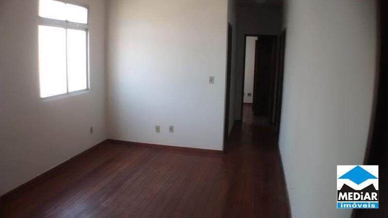 Apartamento à venda com 3 quartos, 70m² - Foto 1