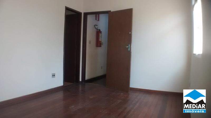 Apartamento à venda com 3 quartos, 70m² - Foto 3