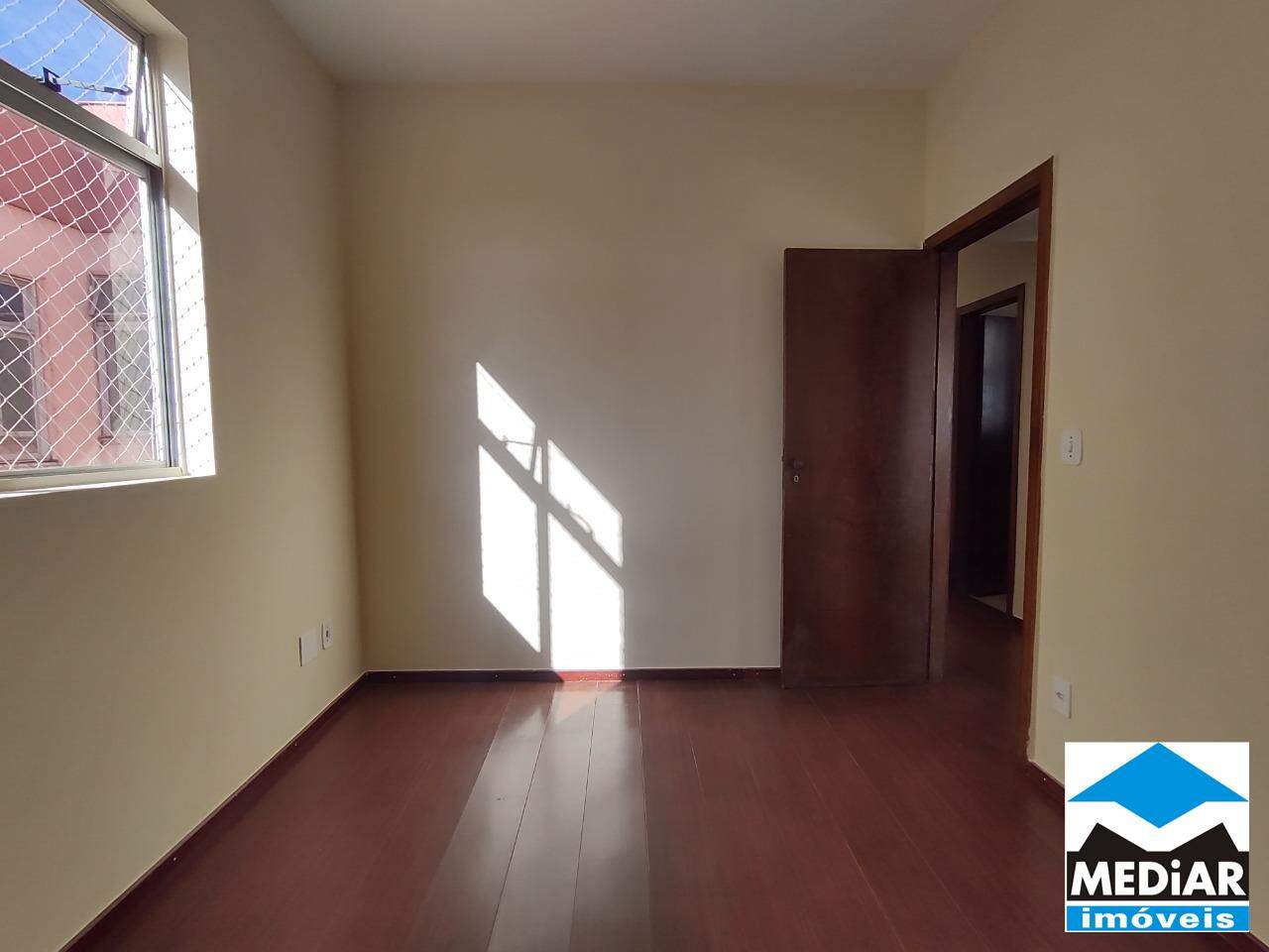 Apartamento à venda com 3 quartos, 75m² - Foto 4