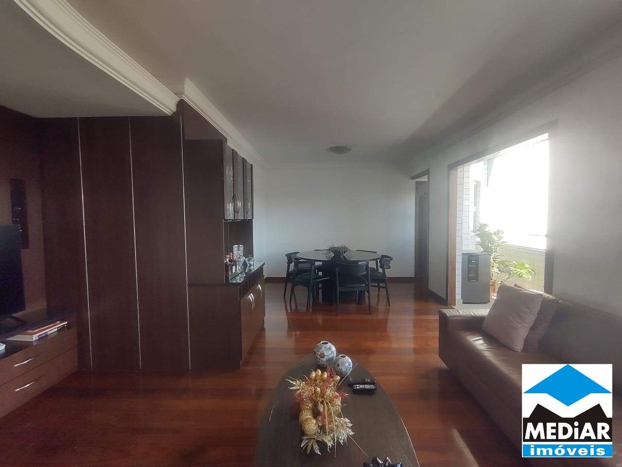 Apartamento à venda com 4 quartos, 150m² - Foto 1