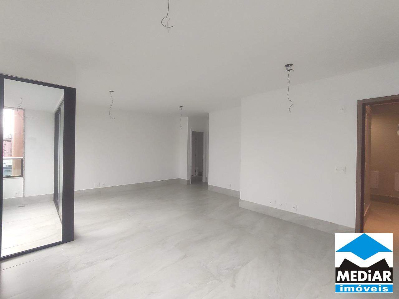 Apartamento à venda com 4 quartos, 140m² - Foto 2