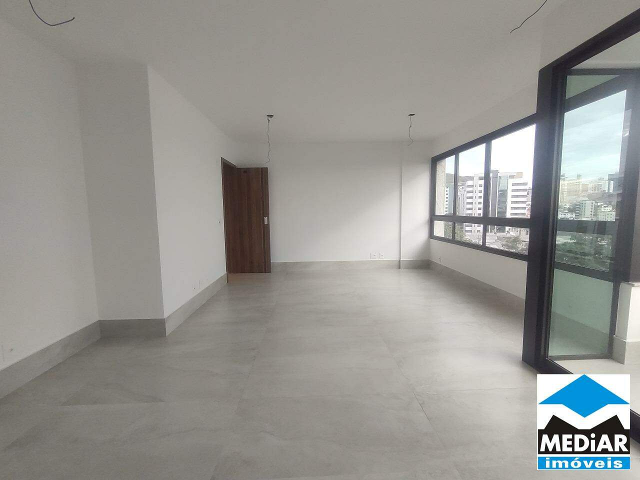 Apartamento à venda com 4 quartos, 140m² - Foto 1