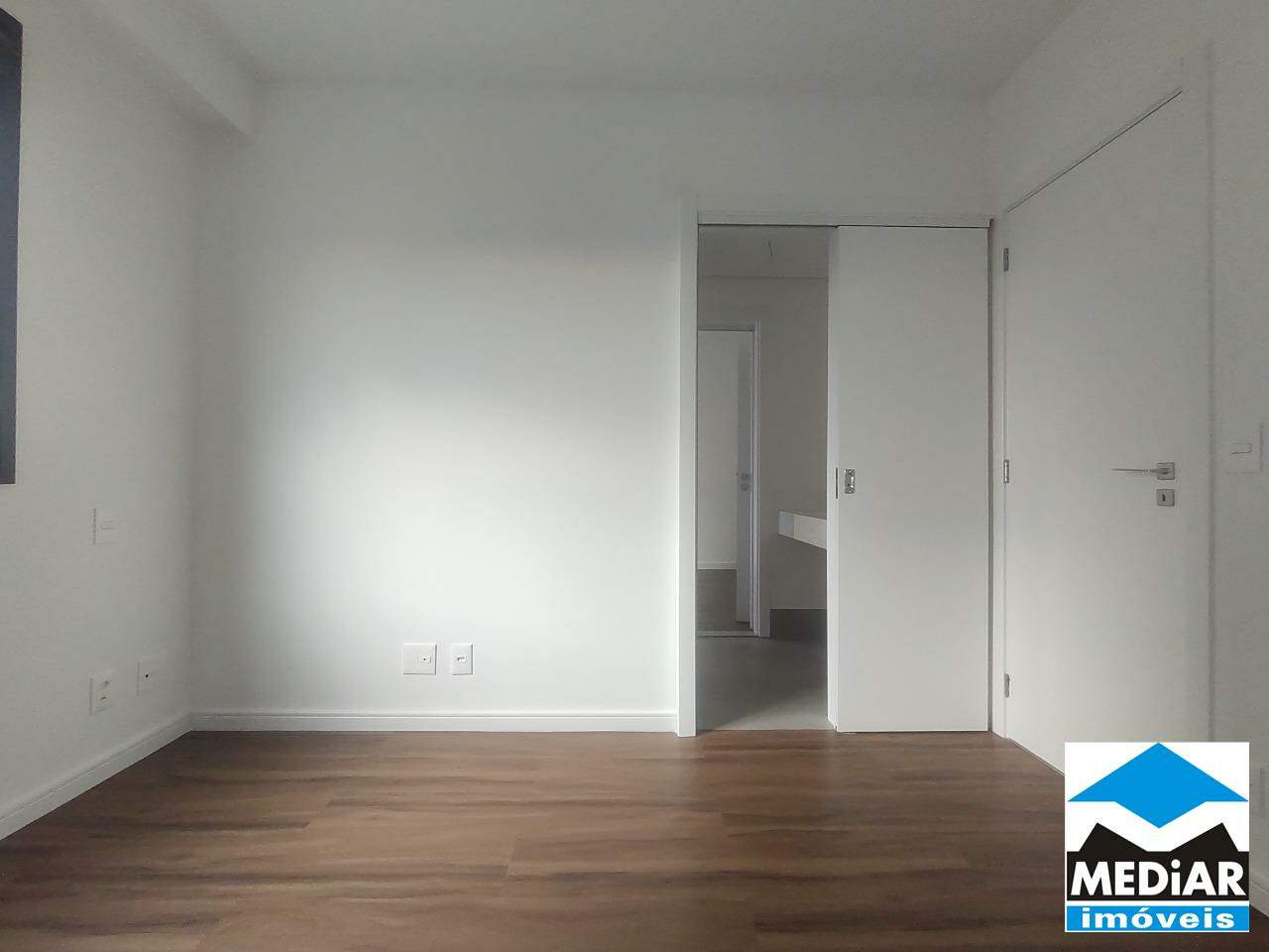 Apartamento à venda com 4 quartos, 140m² - Foto 4