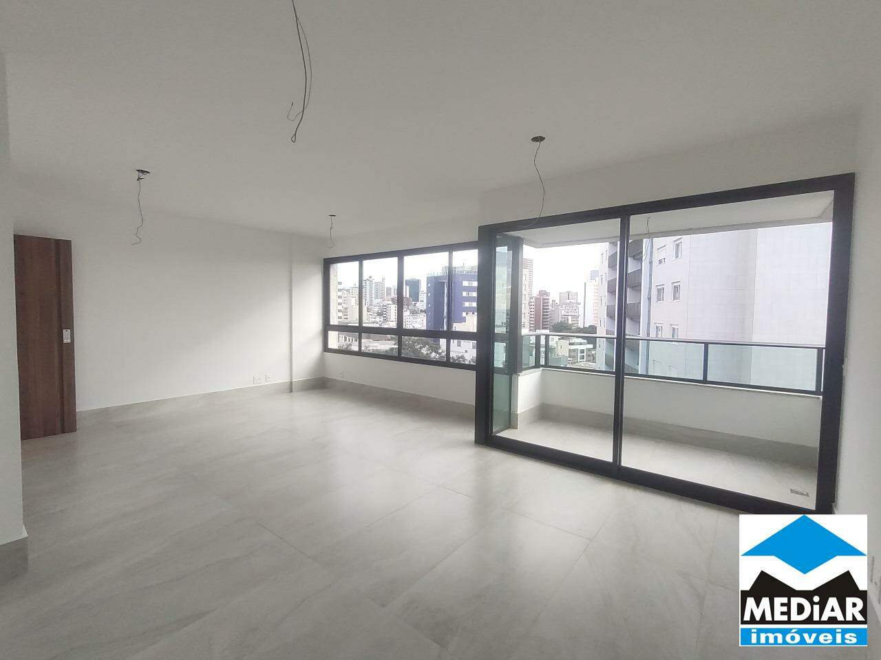 Apartamento à venda com 4 quartos, 140m² - Foto 3