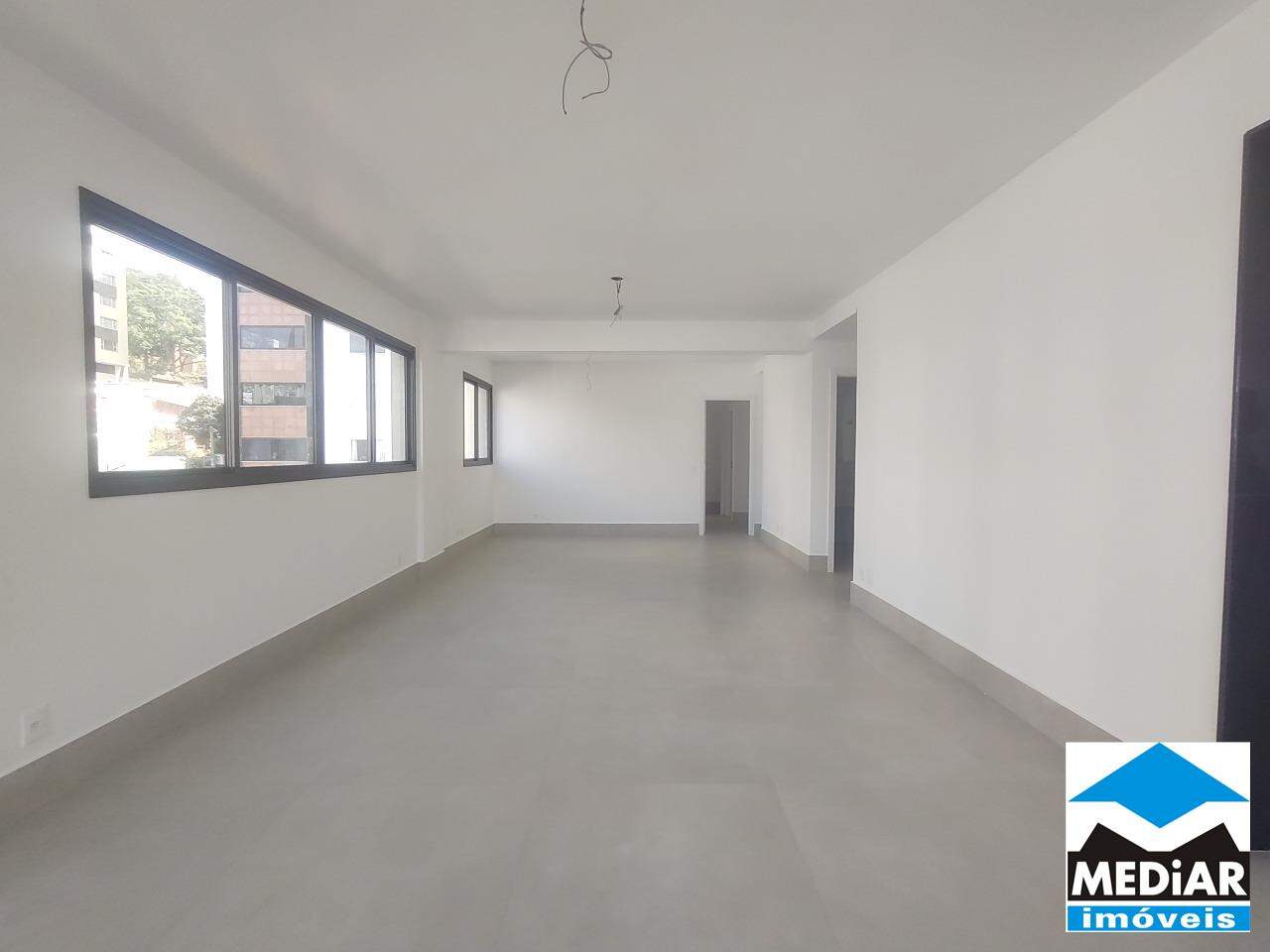 Apartamento à venda com 4 quartos, 145m² - Foto 1