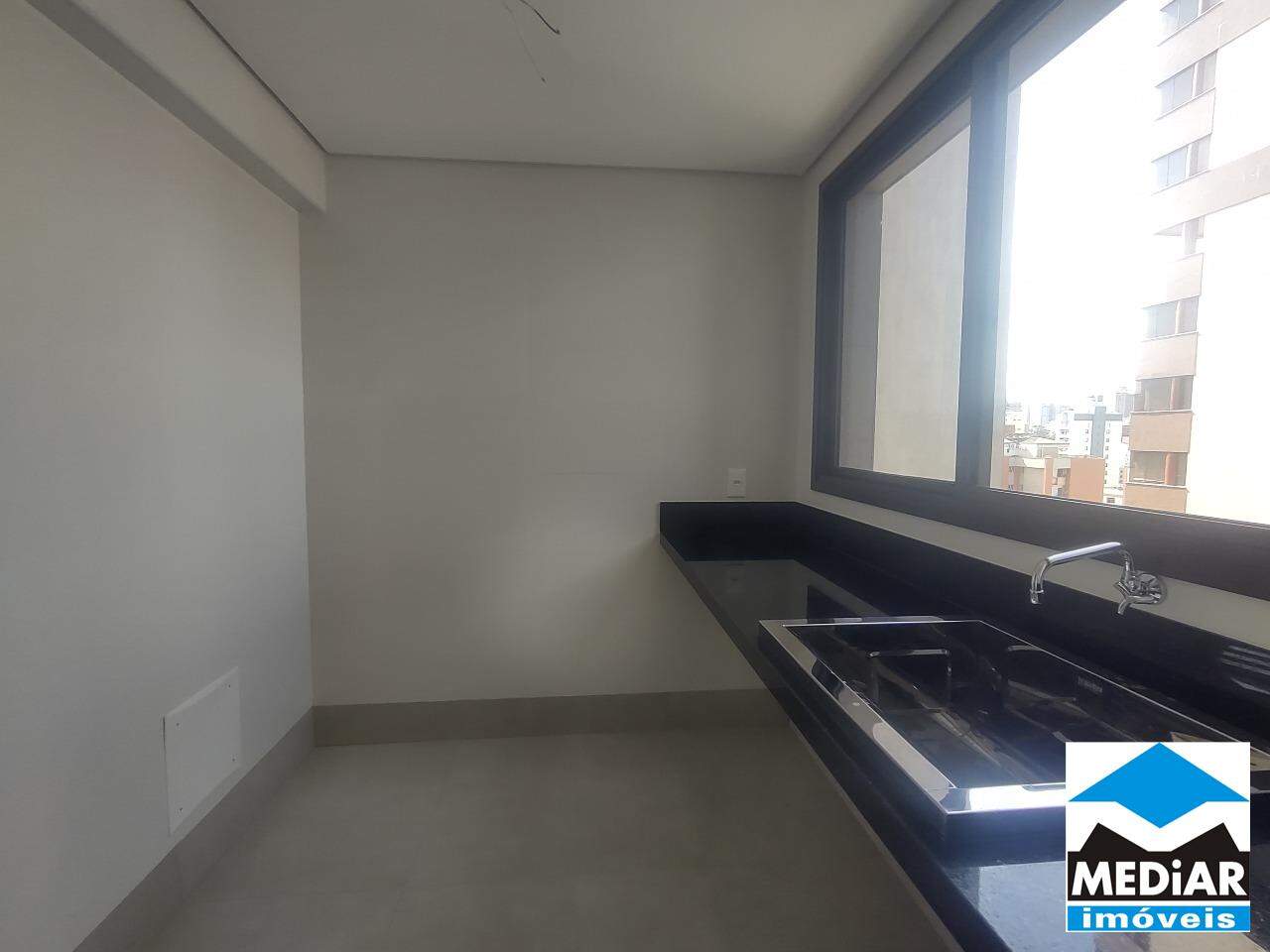 Apartamento à venda com 4 quartos, 145m² - Foto 3