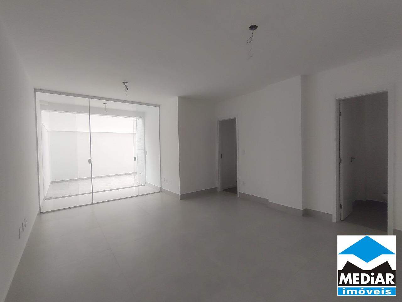 Apartamento à venda com 3 quartos, 173m² - Foto 2