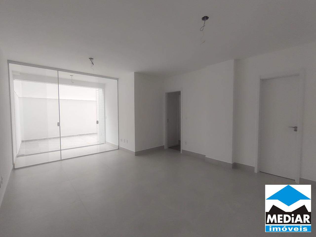 Apartamento à venda com 3 quartos, 173m² - Foto 1