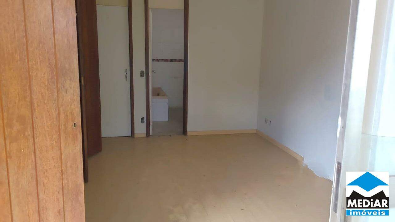 Casa à venda com 5 quartos, 400m² - Foto 4