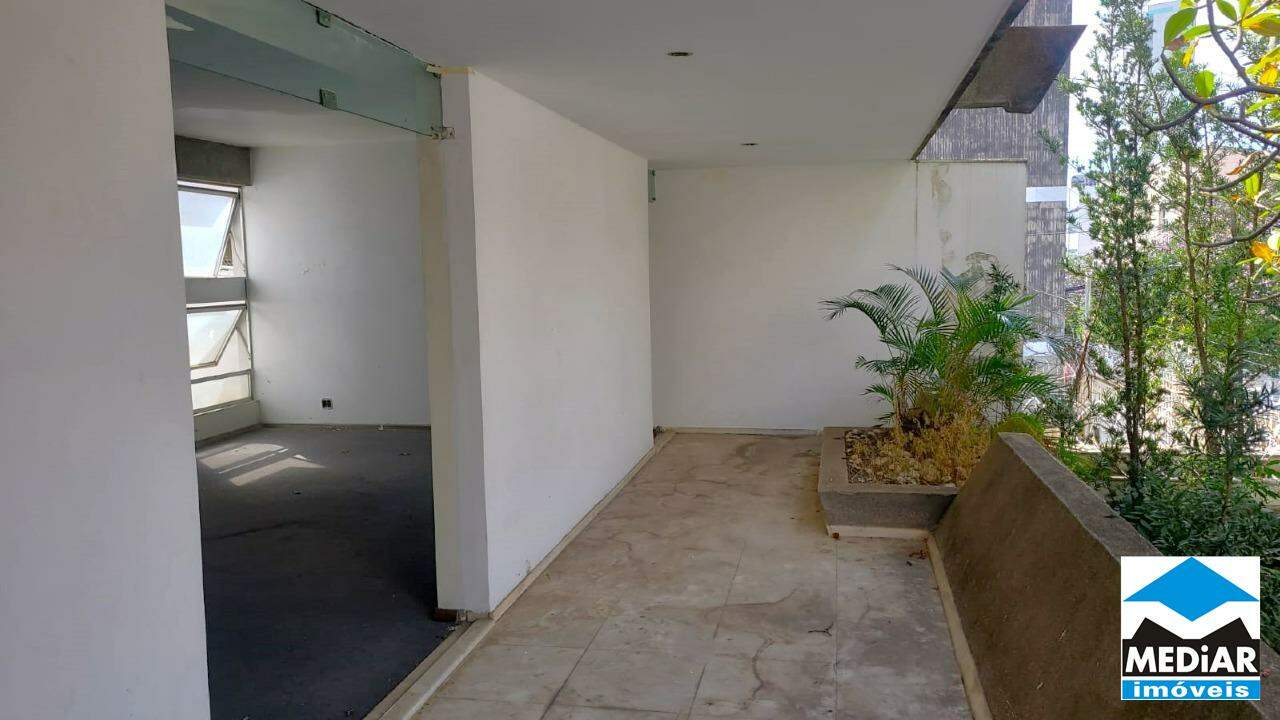 Casa à venda com 5 quartos, 400m² - Foto 1