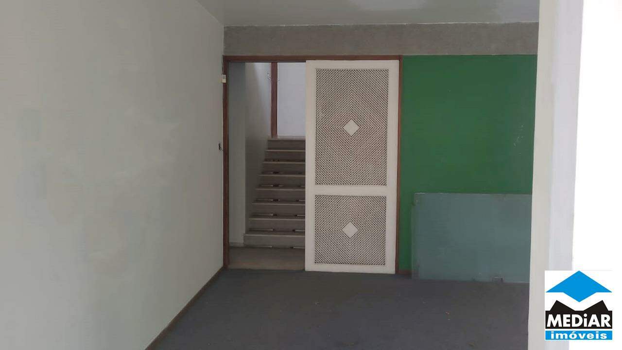 Casa para alugar com 5 quartos, 400m² - Foto 11