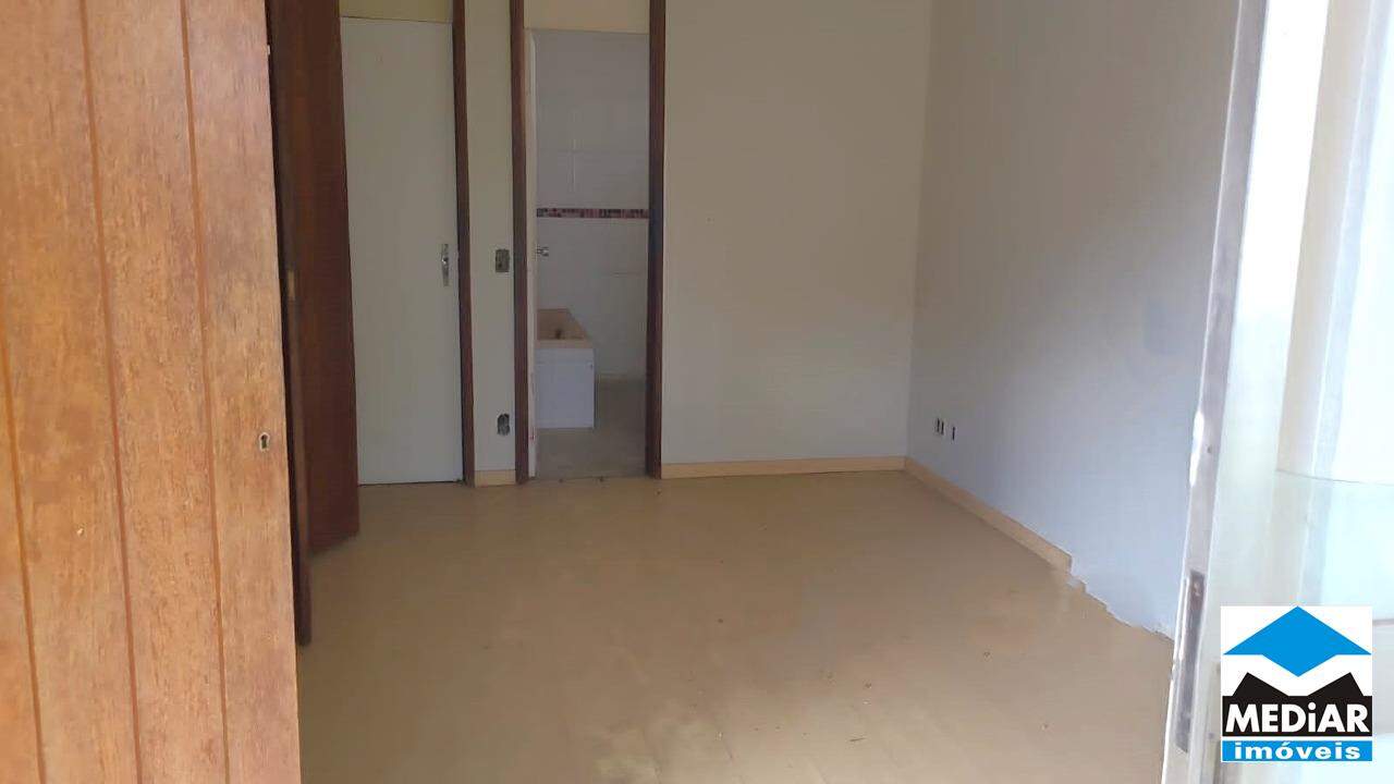 Casa para alugar com 5 quartos, 400m² - Foto 3