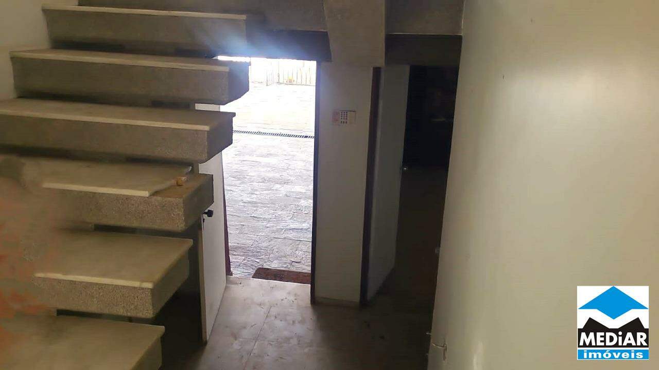 Casa para alugar com 5 quartos, 400m² - Foto 14