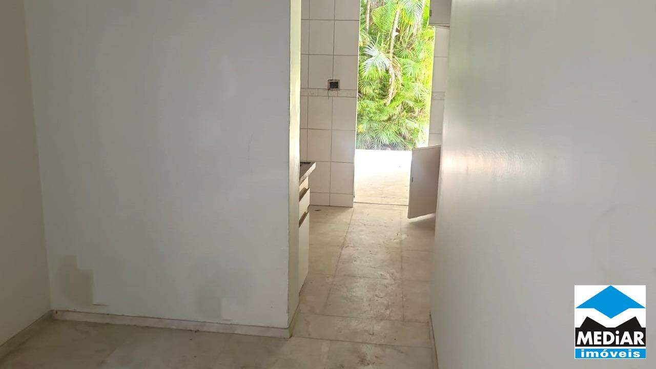 Casa para alugar com 5 quartos, 400m² - Foto 5