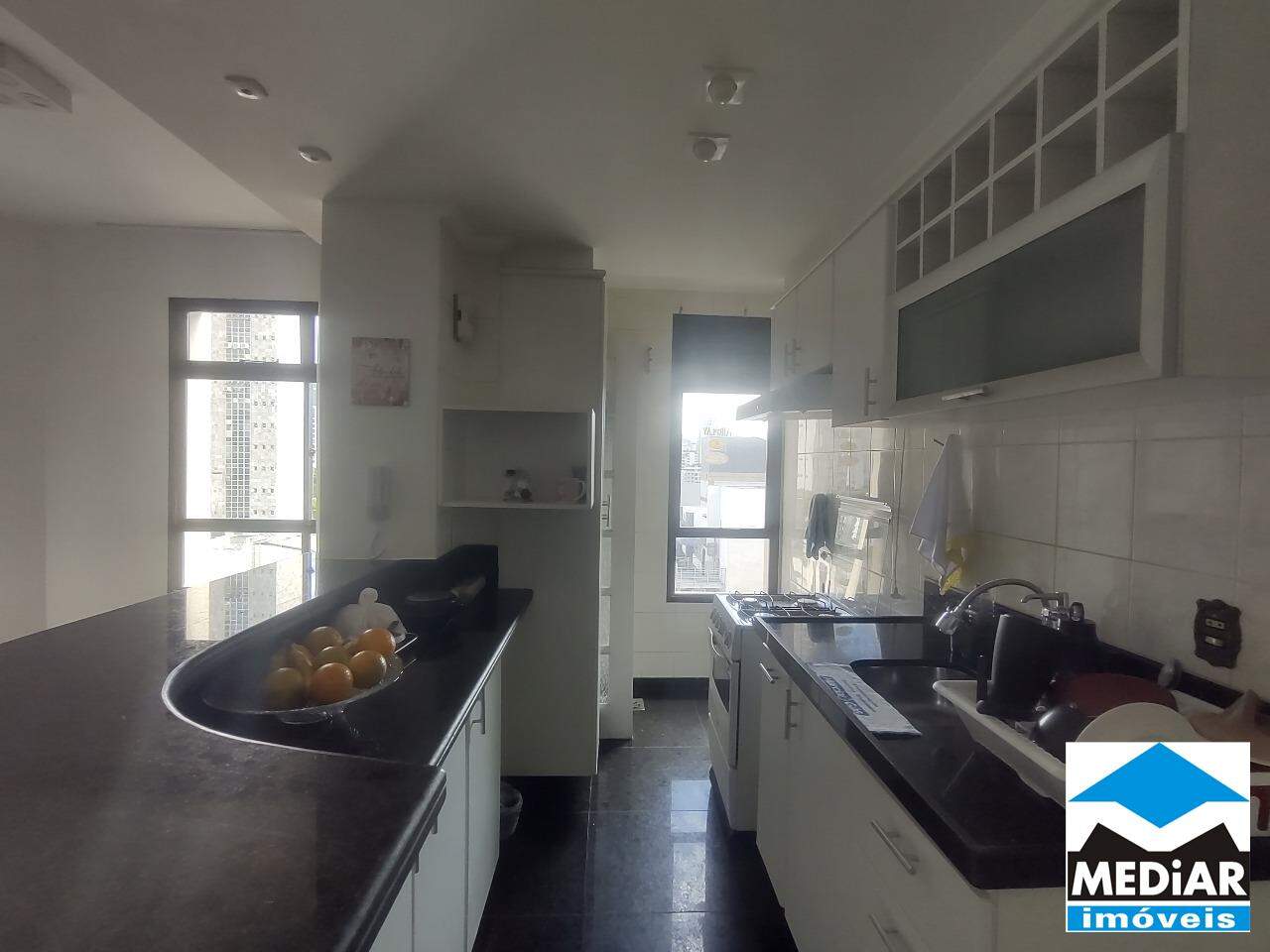 Apartamento à venda com 2 quartos, 64m² - Foto 11