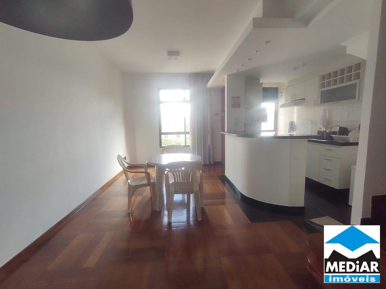 Apartamento à venda com 2 quartos, 64m² - Foto 2