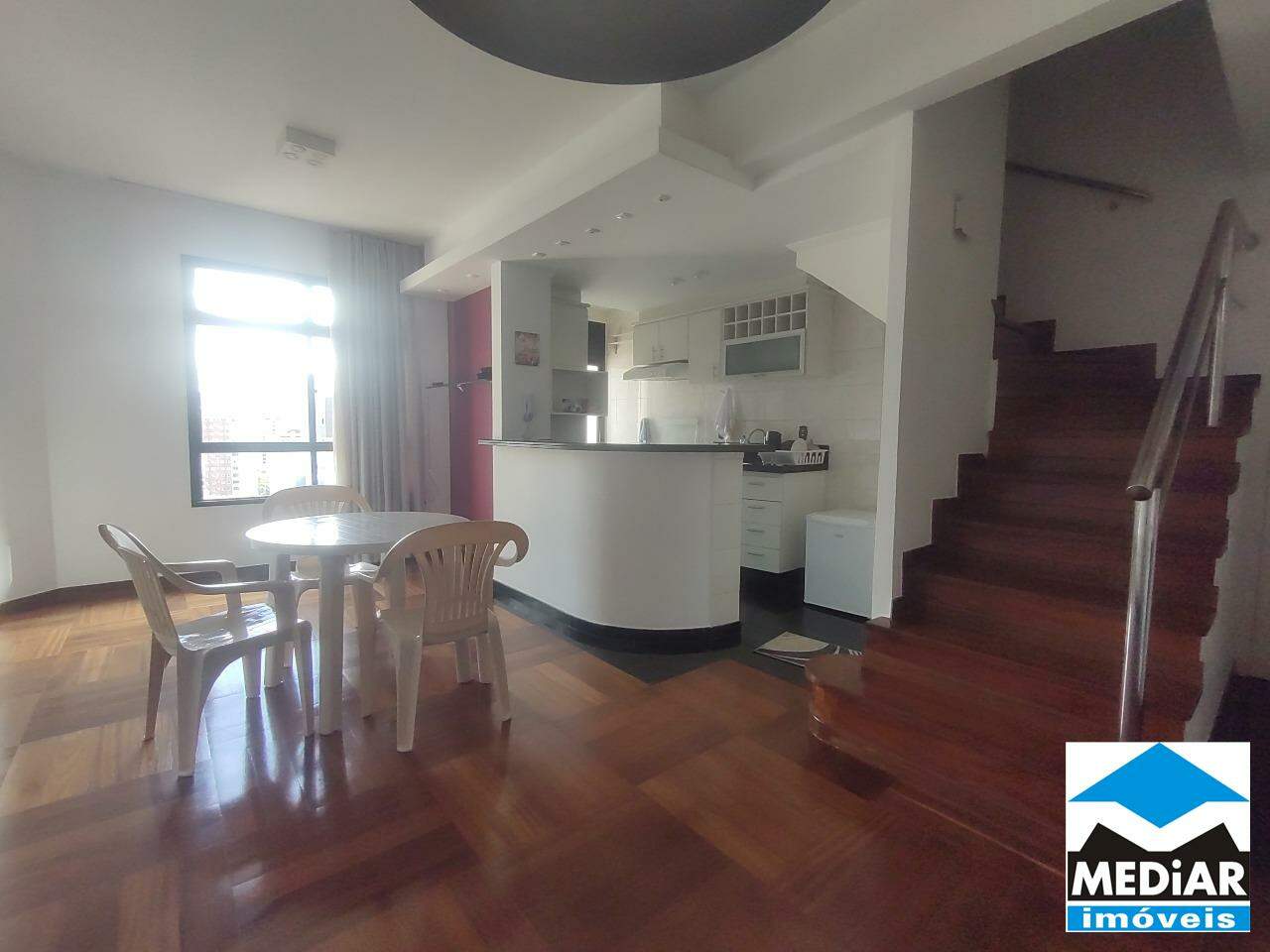 Apartamento à venda com 2 quartos, 64m² - Foto 1