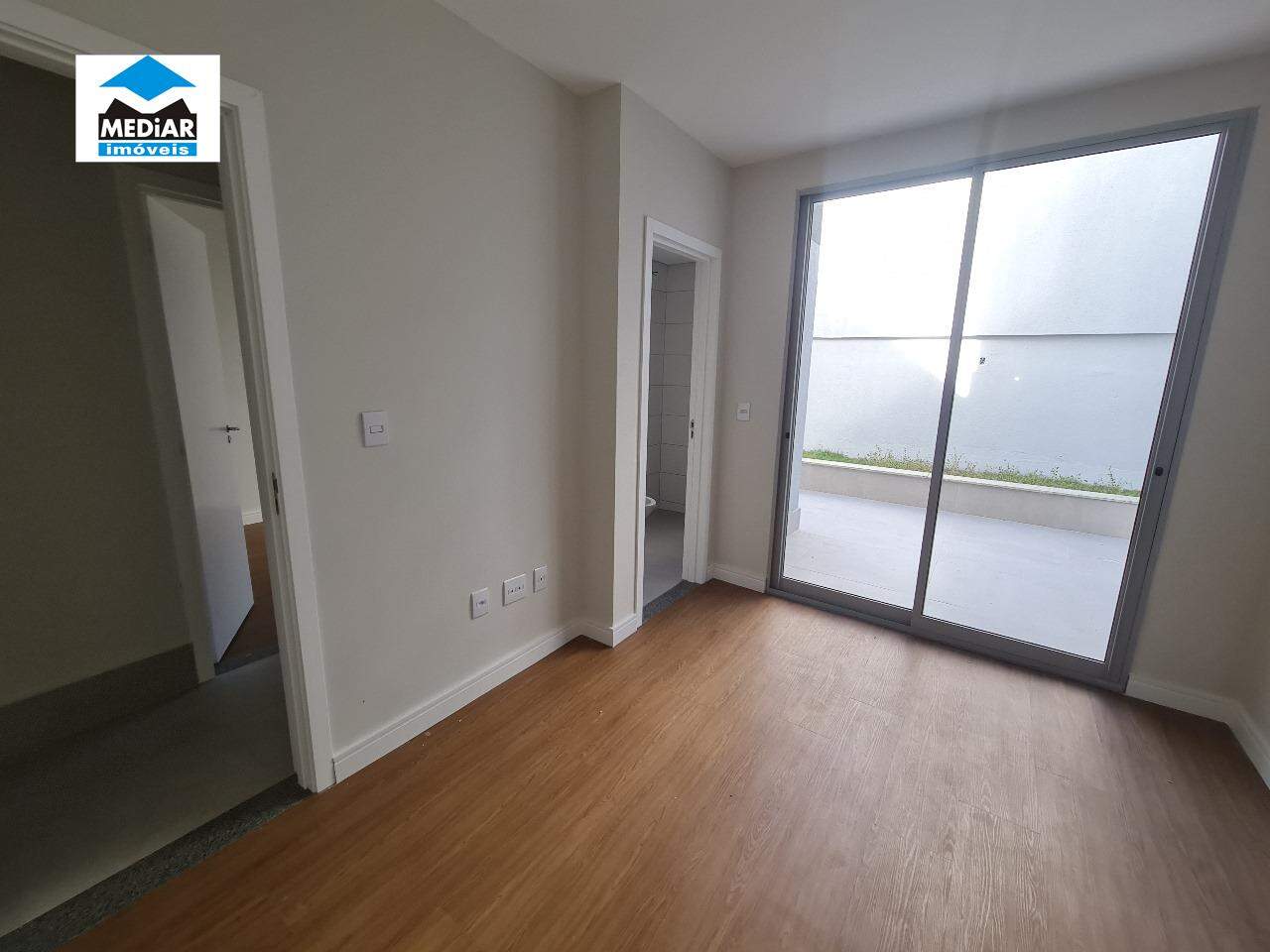 Apartamento à venda com 2 quartos, 66m² - Foto 4