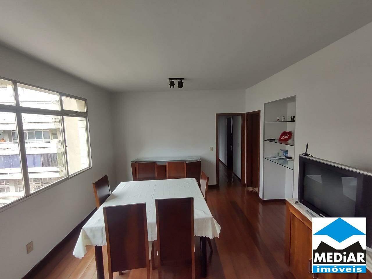 Apartamento à venda com 3 quartos, 95m² - Foto 2