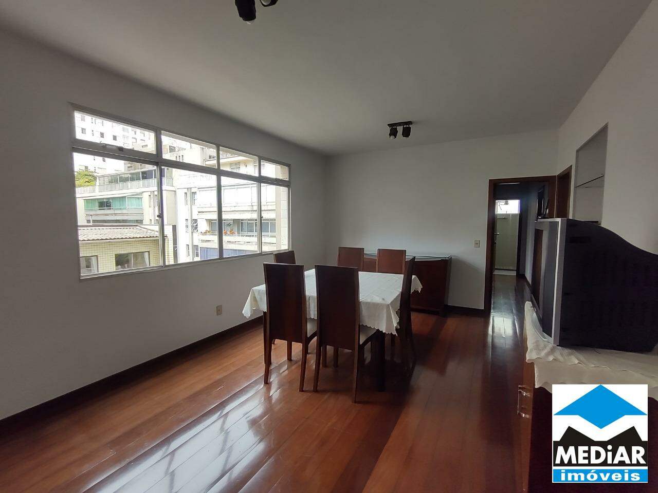 Apartamento à venda com 3 quartos, 95m² - Foto 1