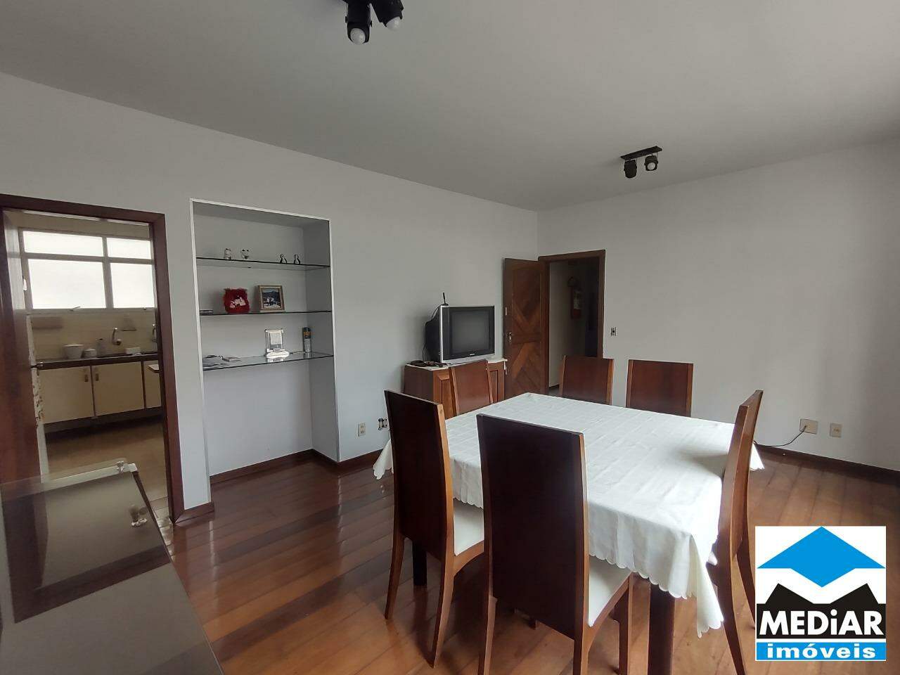 Apartamento à venda com 3 quartos, 95m² - Foto 4