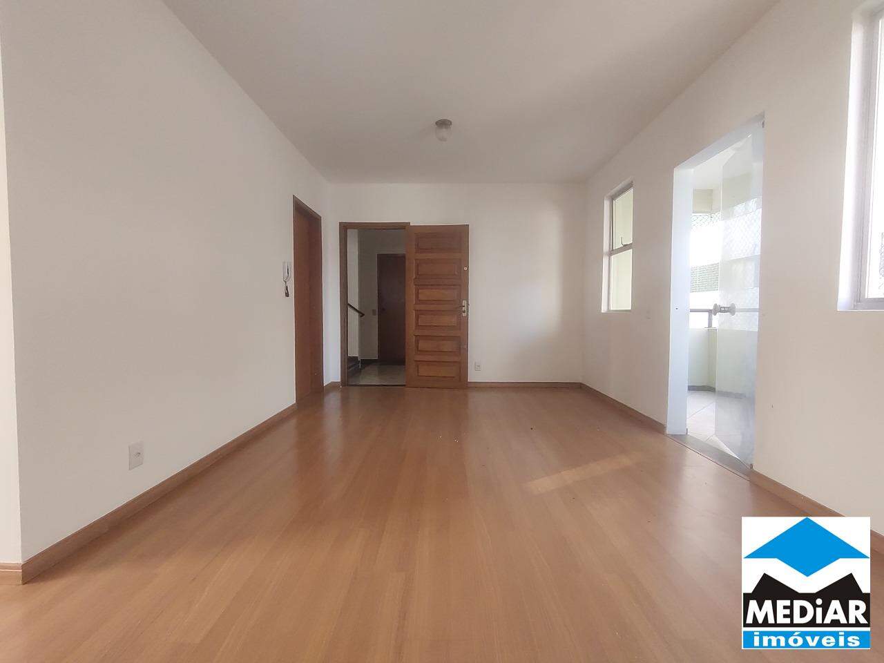 Apartamento à venda com 3 quartos, 90m² - Foto 1