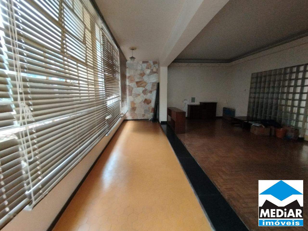 Casa à venda com 3 quartos, 200m² - Foto 2