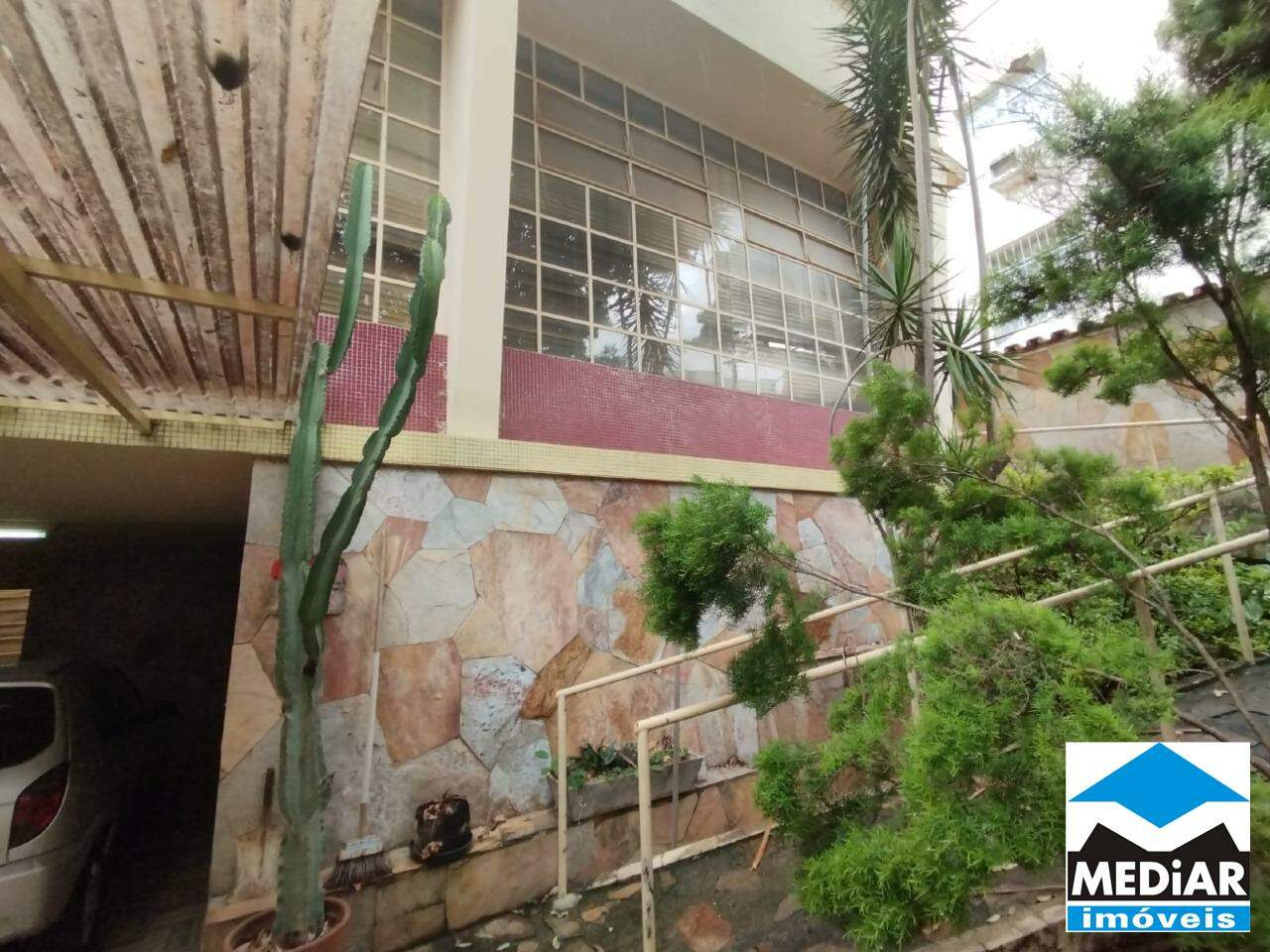 Casa à venda com 3 quartos, 200m² - Foto 1