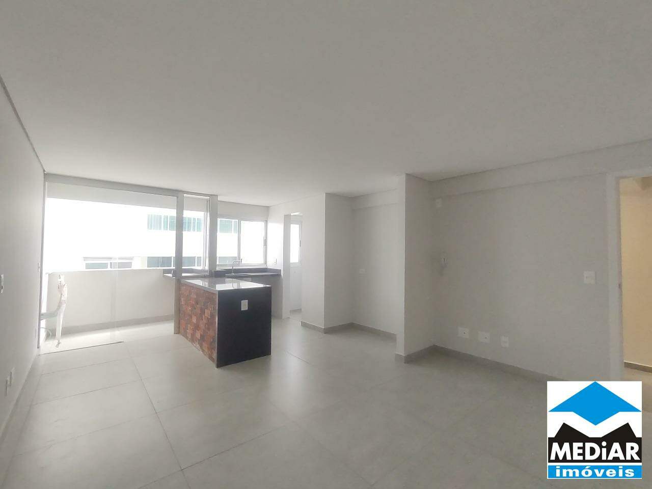 Apartamento à venda com 2 quartos, 73m² - Foto 2