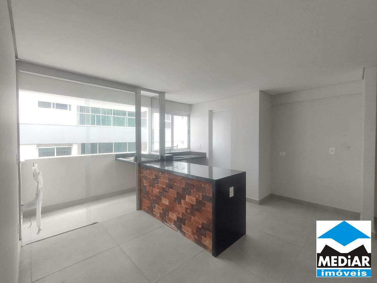 Apartamento à venda com 2 quartos, 73m² - Foto 4