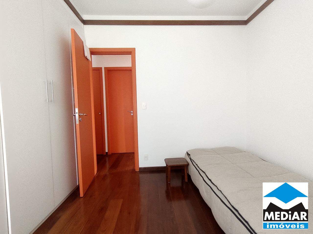 Apartamento à venda com 4 quartos, 140m² - Foto 8