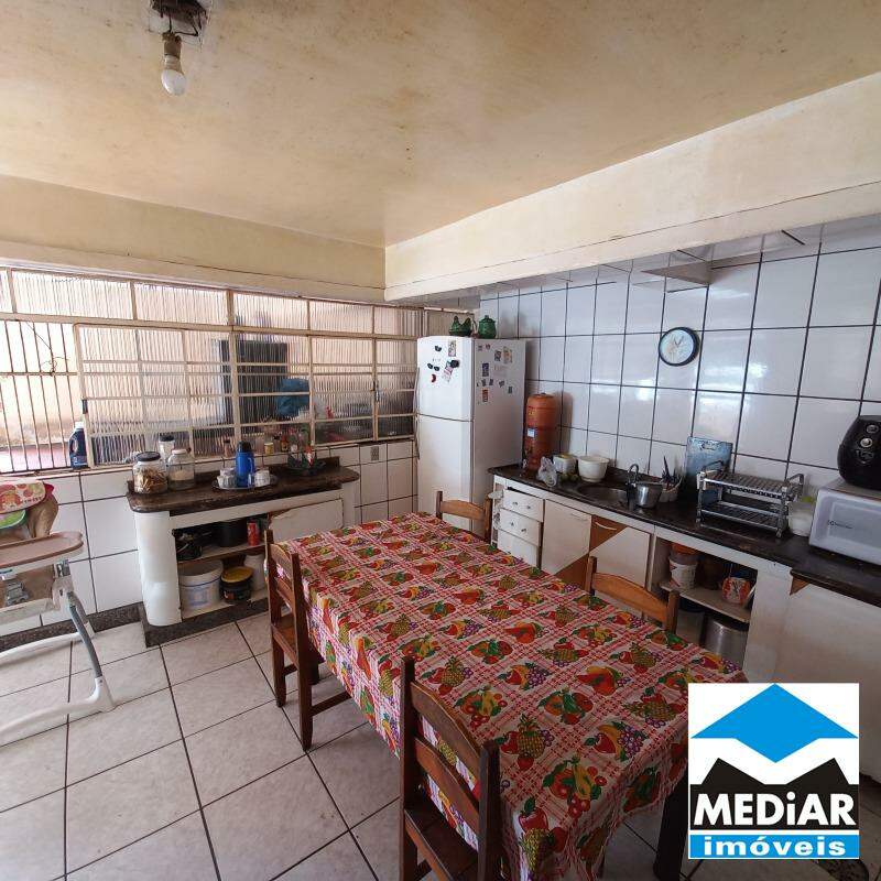 Casa à venda com 4 quartos, 253m² - Foto 12