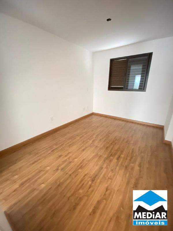 Apartamento à venda com 4 quartos, 140m² - Foto 11