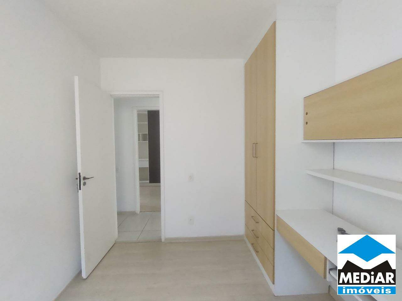 Apartamento à venda com 3 quartos, 85m² - Foto 3