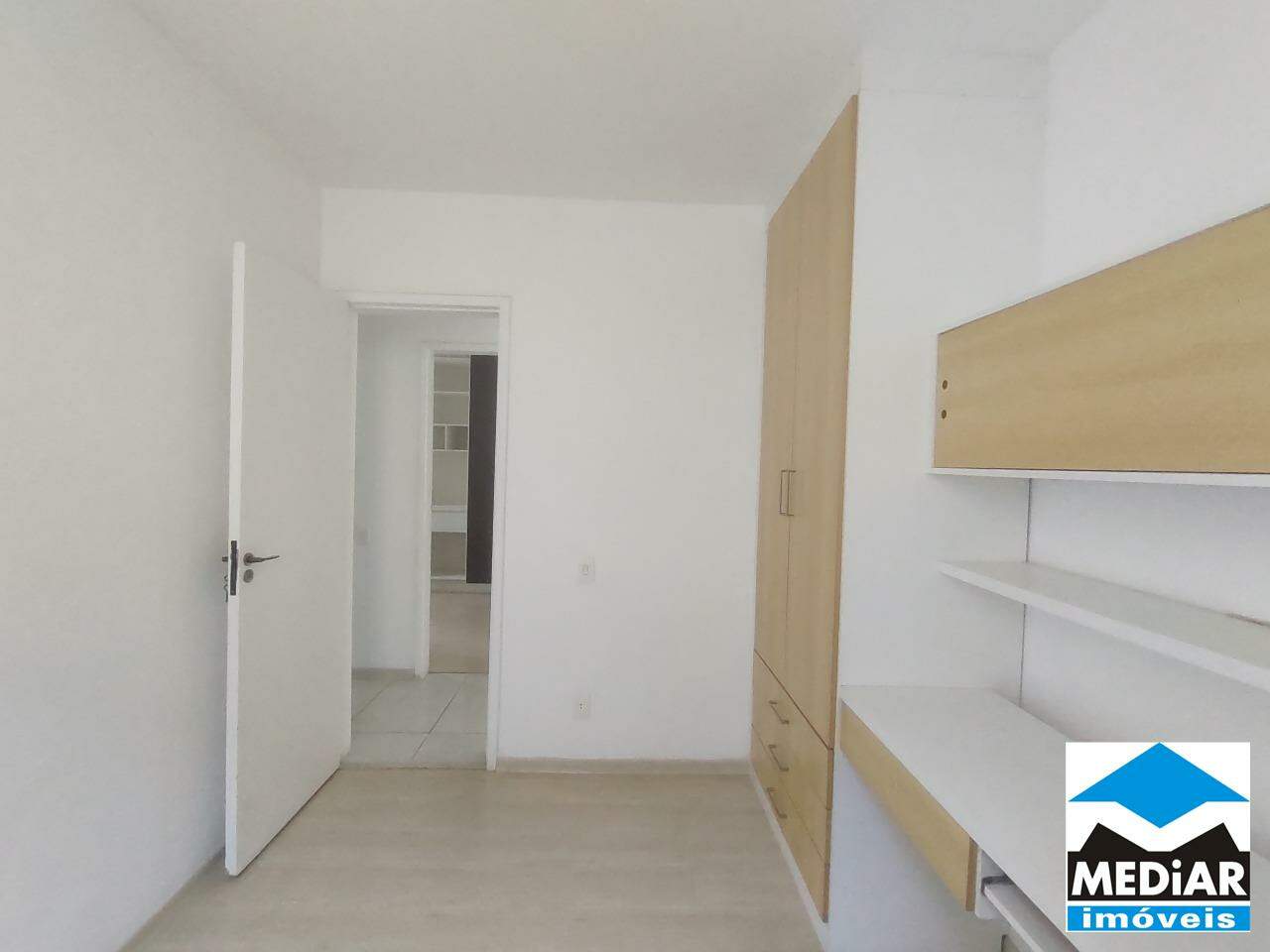 Apartamento à venda com 3 quartos, 85m² - Foto 2