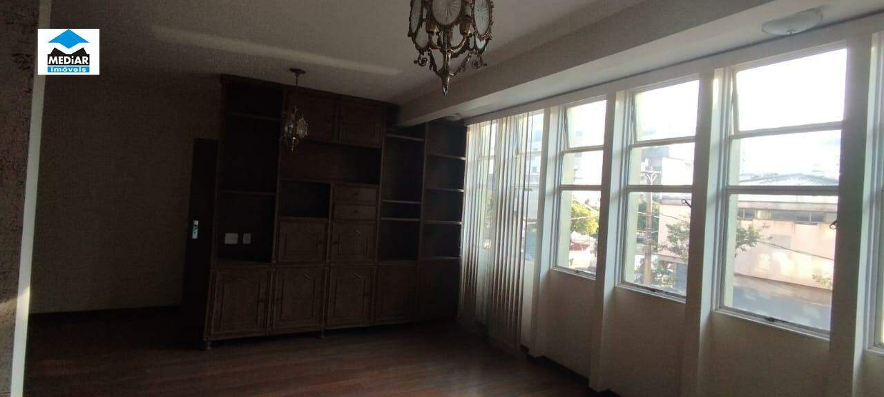 Apartamento à venda com 4 quartos, 190m² - Foto 2