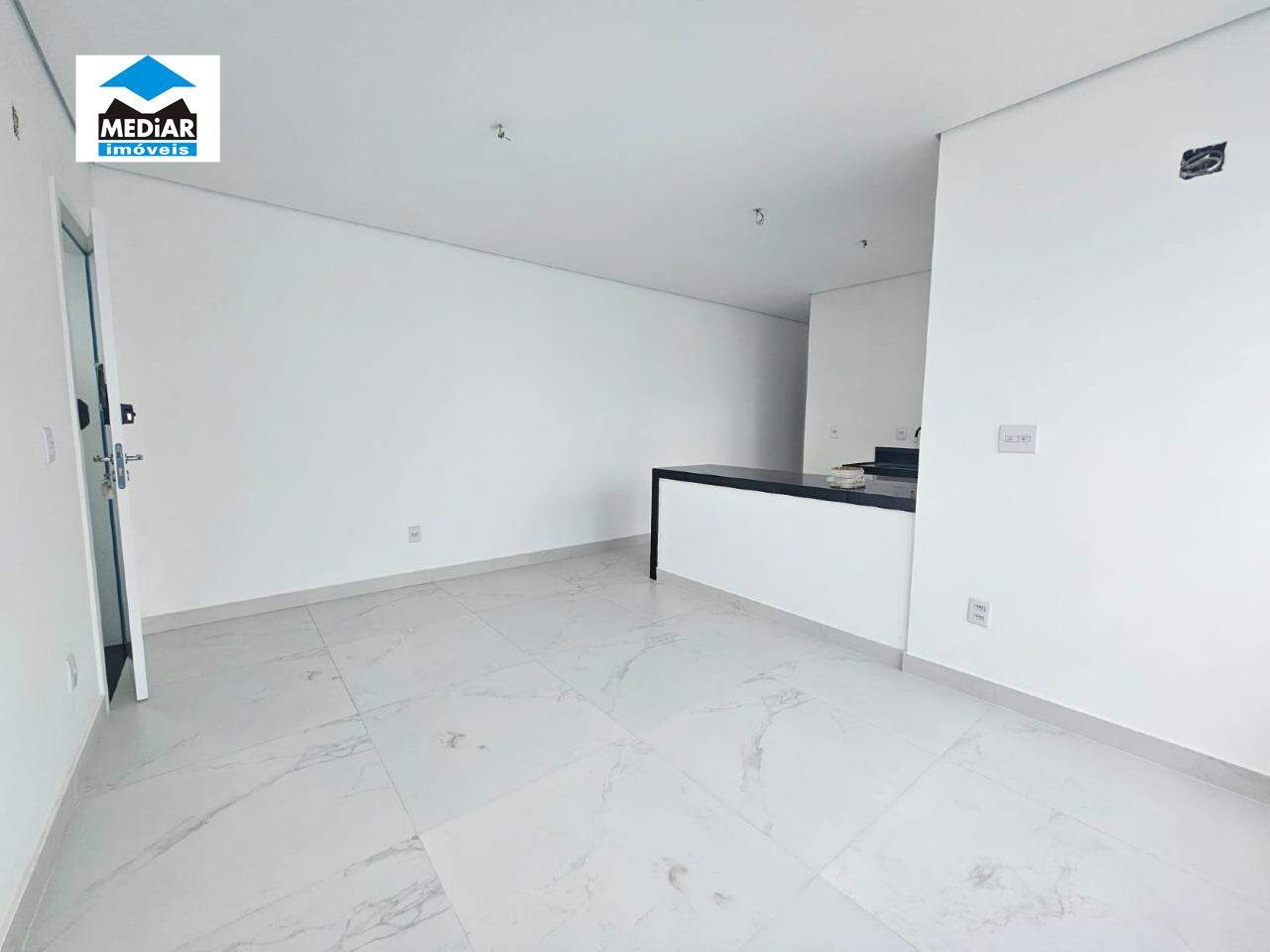 Apartamento à venda com 2 quartos, 105m² - Foto 2