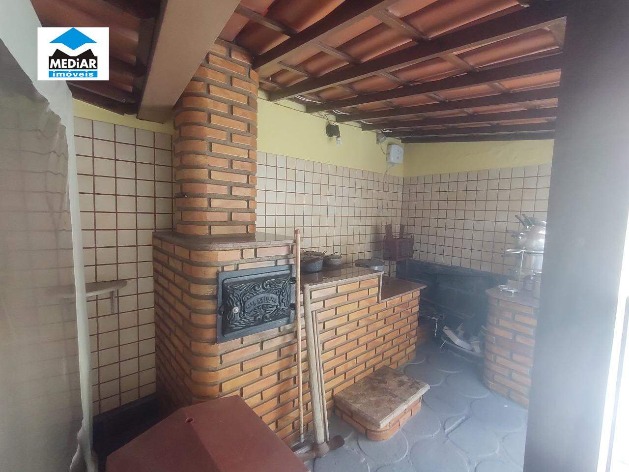 Casa à venda com 3 quartos, 168m² - Foto 2