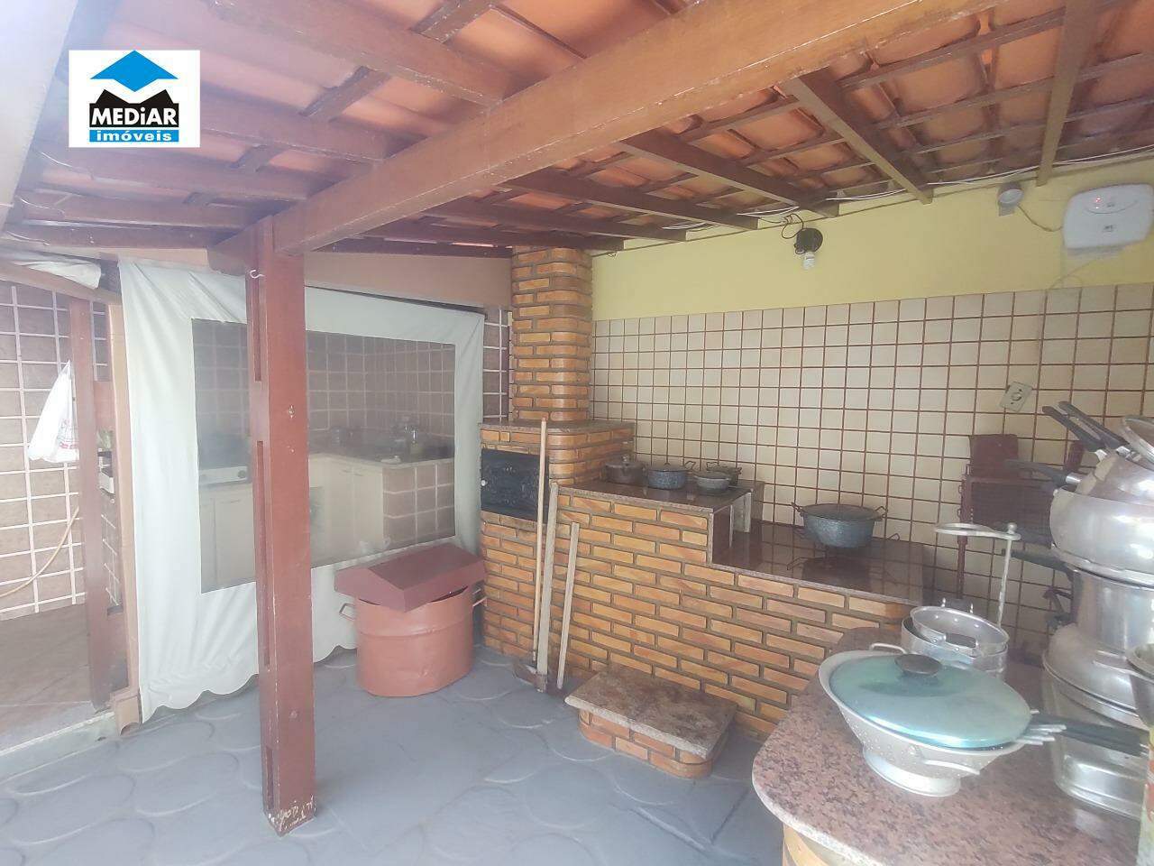 Casa à venda com 3 quartos, 168m² - Foto 1