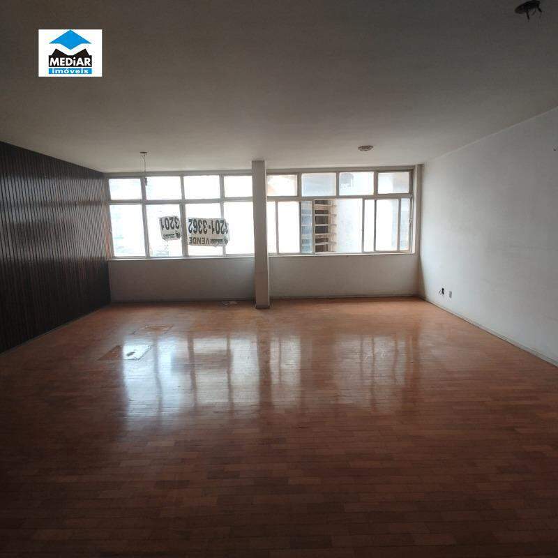 Apartamento à venda com 4 quartos, 216m² - Foto 1