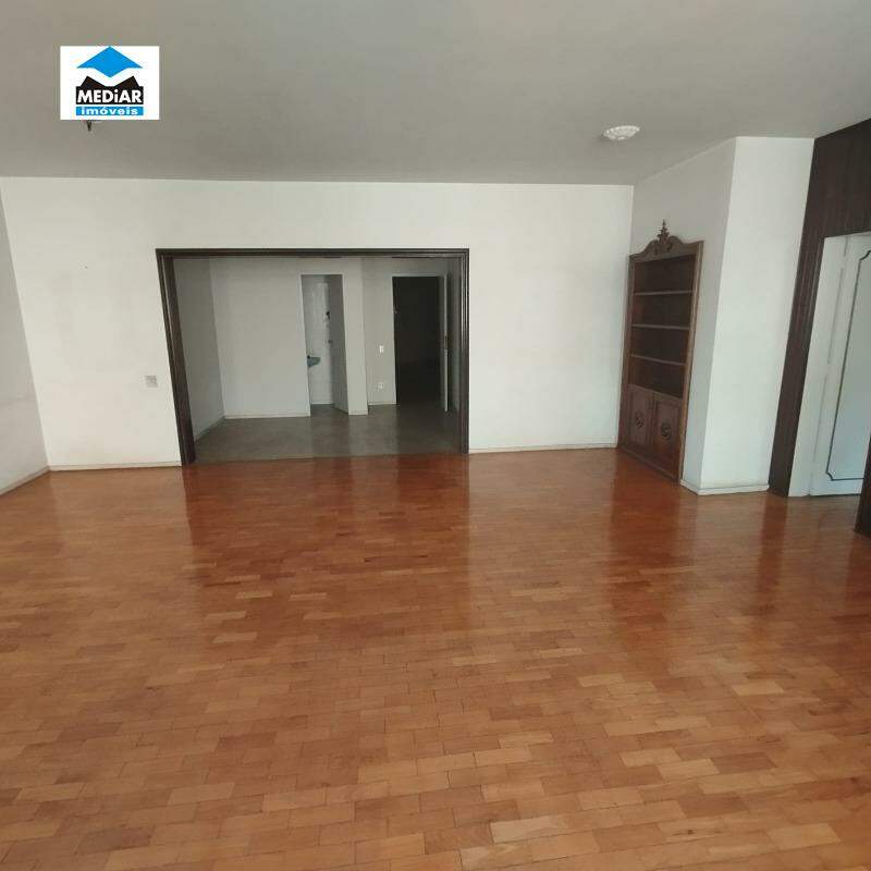 Apartamento à venda com 4 quartos, 216m² - Foto 4