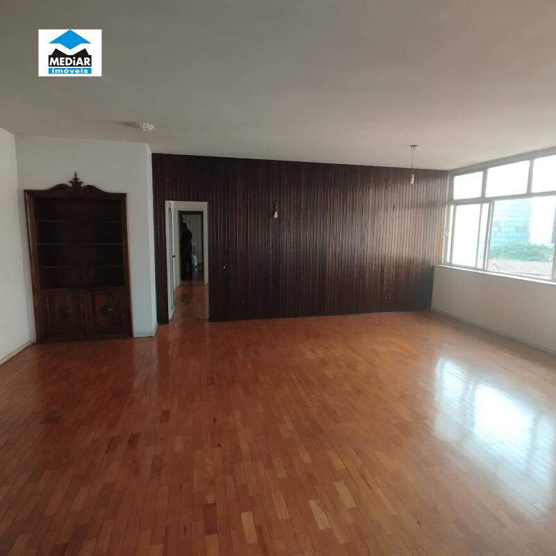 Apartamento à venda com 4 quartos, 216m² - Foto 3